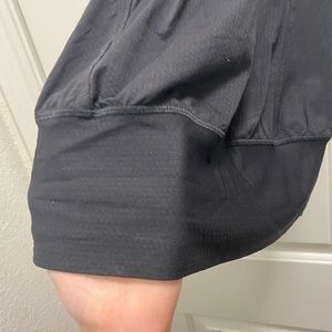 LULULEMON SIZE 4 BLACK WORKOUT TOP